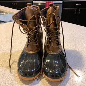 Women’s Sporto duck boot in brown. Size 7.5.